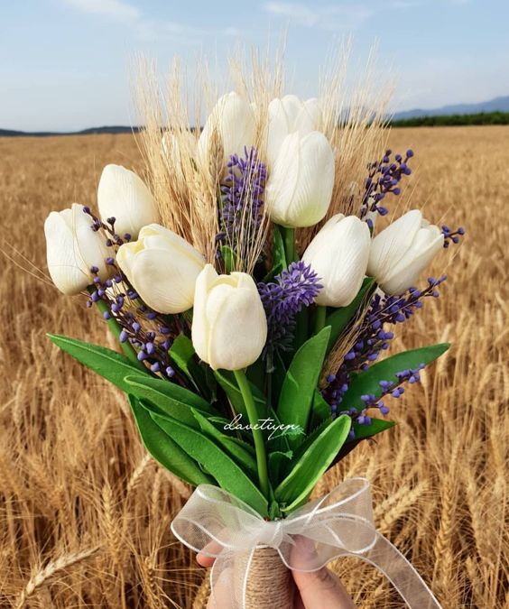 tulipanes ;15 Hermosos ramos de lavanda para llegar al altar 