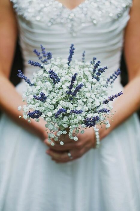 flores blancas ;15 Hermosos ramos de lavanda para llegar al altar 