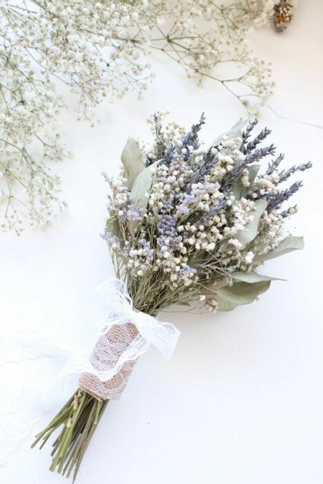 laurel ;15 Hermosos ramos de lavanda para llegar al altar 