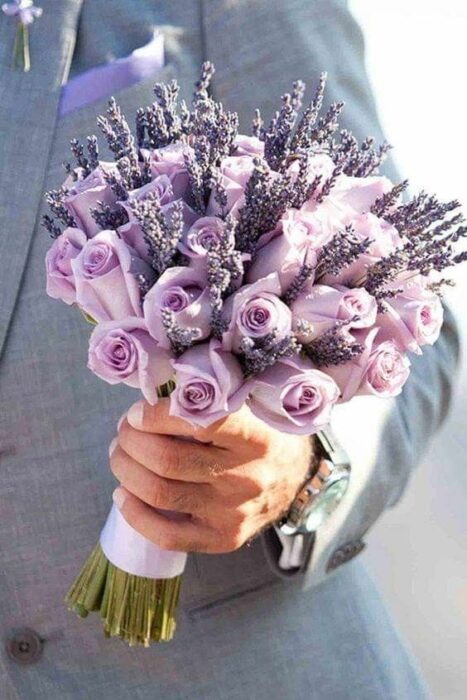 rosas lilas ;15 Hermosos ramos de lavanda para llegar al altar 