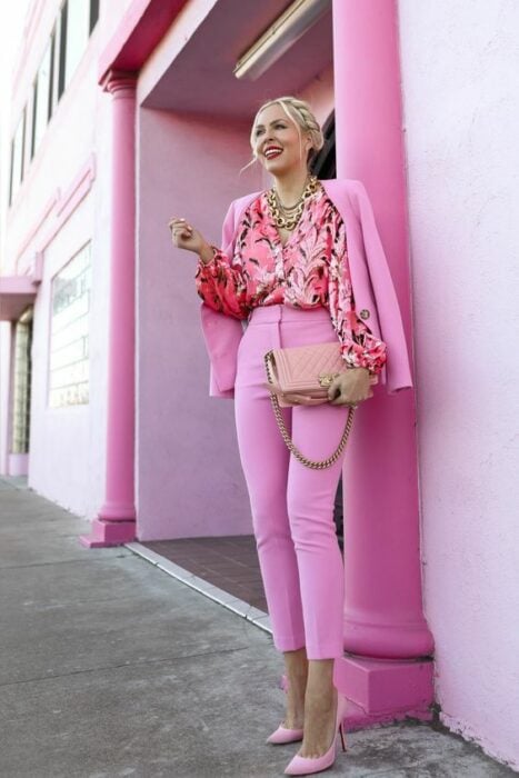 pink godinez outfit