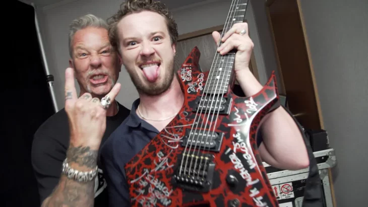 Metallica y Joseph Quinn