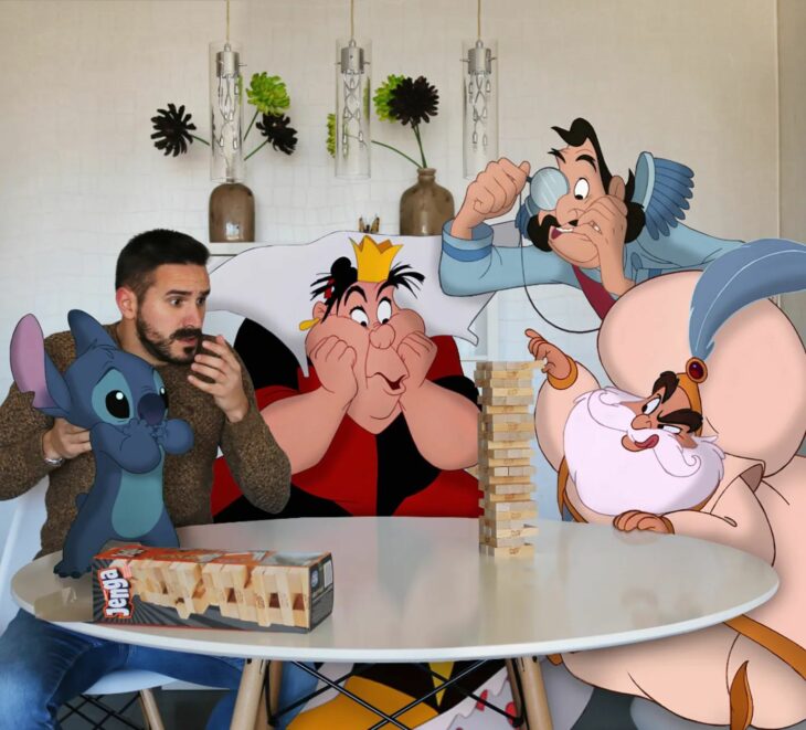 hombre jugando Jenga con personajes famosos de Disney 