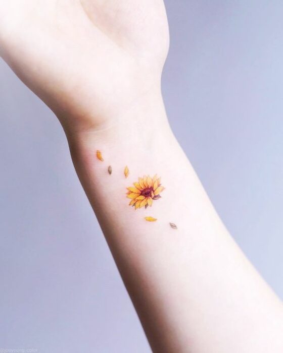 sunflower; 15 miniature tattoos that will make you sigh with their beauty