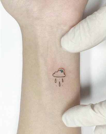 nube ;15 Tatuajes miniatura que te harán suspirar con su belleza