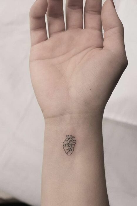 heart; 15 miniature tattoos that will make you sigh with their beauty