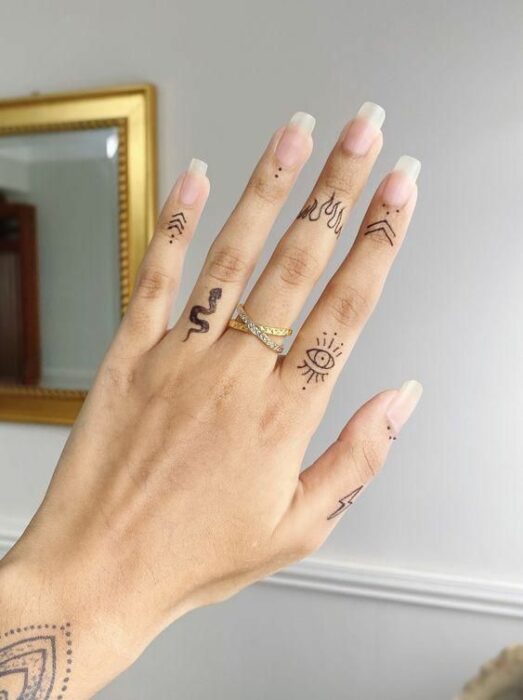 rings; 15 miniature tattoos that will make you sigh with their beauty