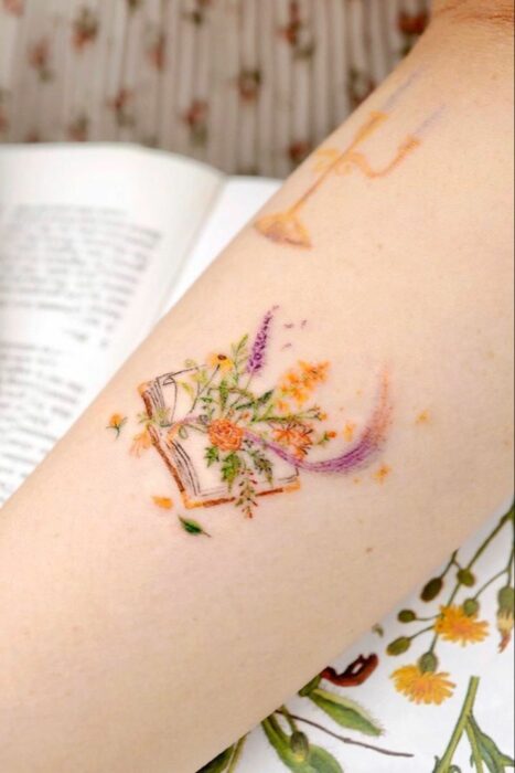 libro ;15 Lindísimos tatuajes florales para hacer de tu cuerpo un edén