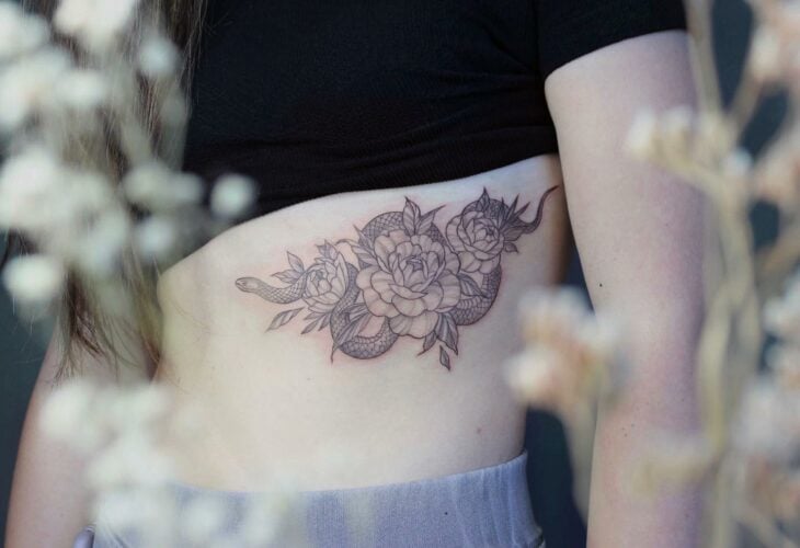 serpiente ;15 Lindísimos tatuajes florales para hacer de tu cuerpo un edén