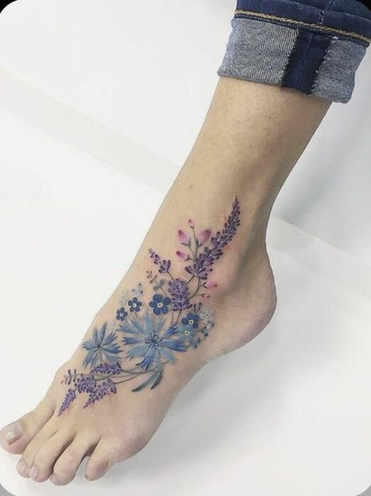 pie ;15 Lindísimos tatuajes florales para hacer de tu cuerpo un edén