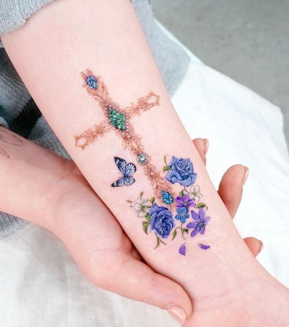 ;15 Lindísimos tatuajes florales para hacer de tu cuerpo un edén