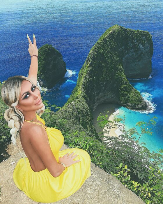 Aubrey O’Day en Kelingking Beach