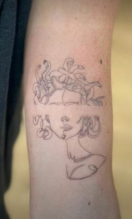 tatuaje medusa abstracta
