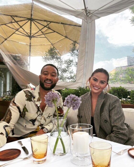 modelo Chrissy Teigen y el músico John Legend