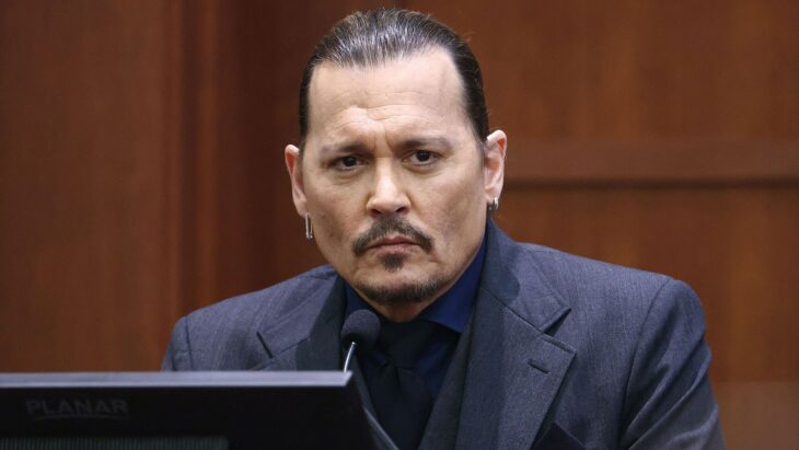 Johnny Depp en el estrado del juicio por difamación contra Amber Heard 