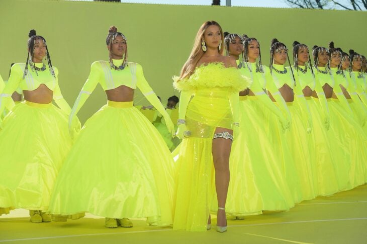 Foto de Beyoncé en el performance de los premios Oscar 2022