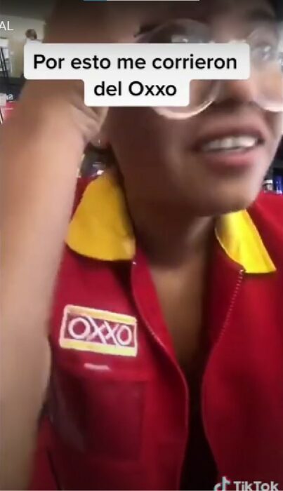 captura de pantalla de una cajera del oxxo que fue despedida por grabar tiktoks 