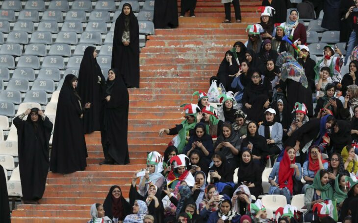Irán permite a mujeres asistir a un partido de fútbol de la liga local