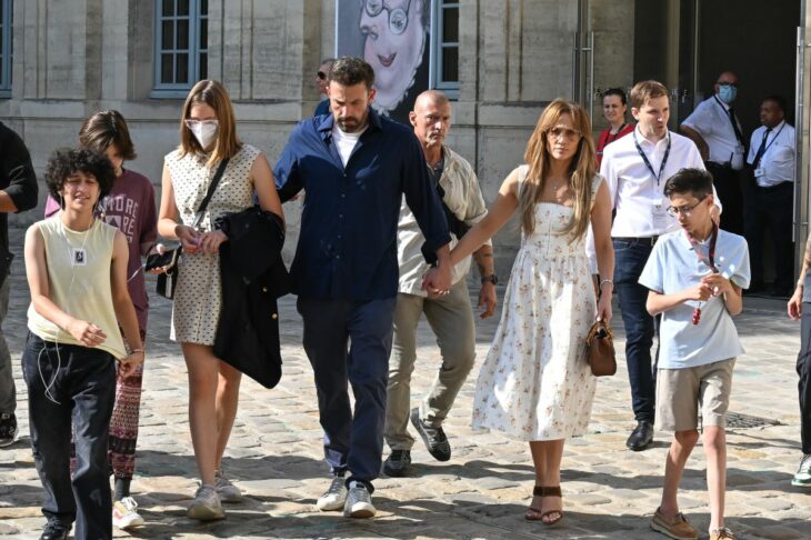 Jlo and Ben Affleck with their children walking with their children on their honeymoon in Paris