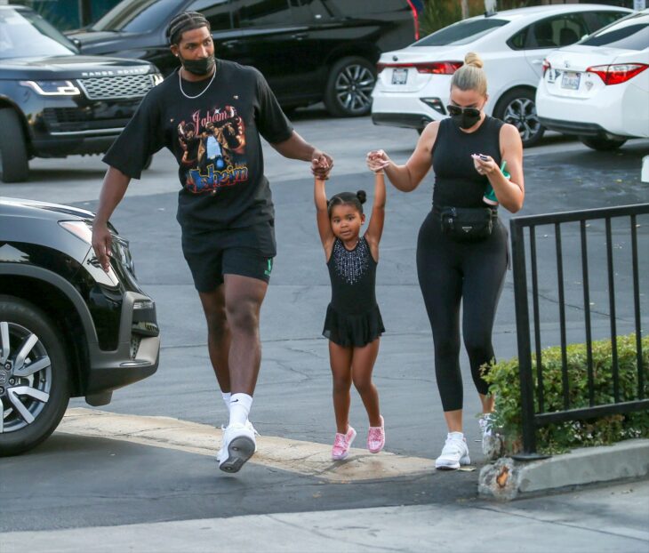 Tristan Thompson junto a Khloé Kardashian a lado de su hija True 