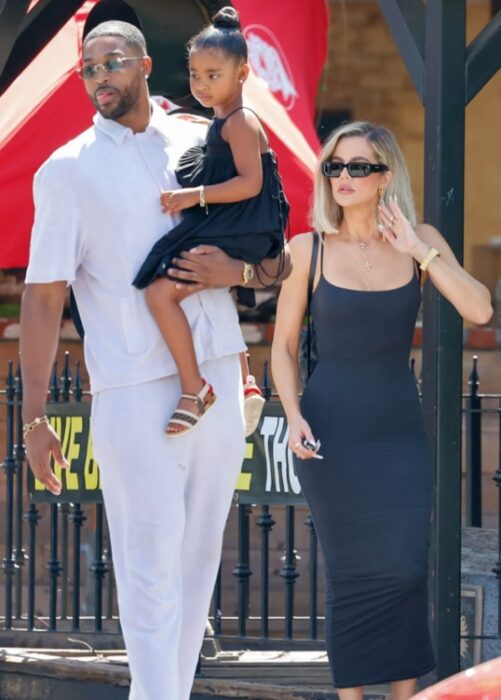 Khloé Kardashian junto a Tristan Thompson y su hija True 