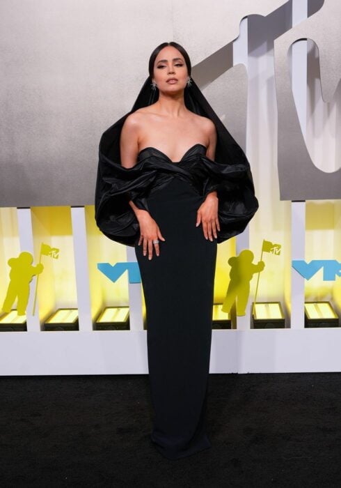 Sofia Carson; Los mejores looks de la alfombra roja de los MTV VMAs 2022