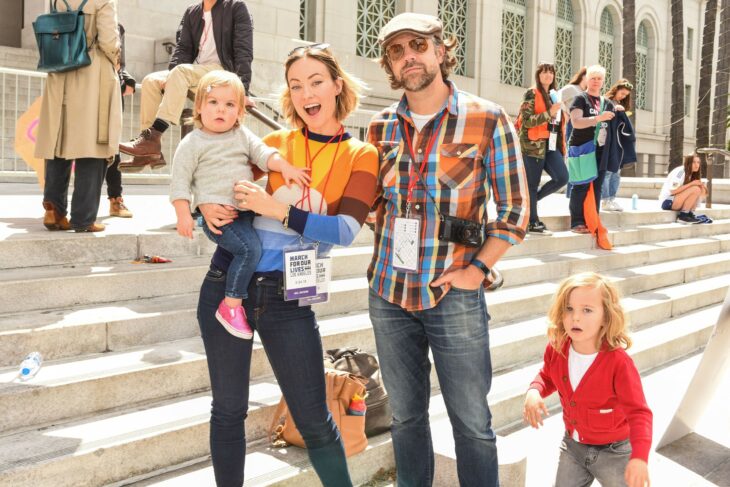 Olivia Wilde y Jason Sudeikis junto a sus hojps 