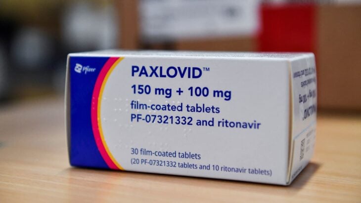 caja del medicamento oral Paxlovid 