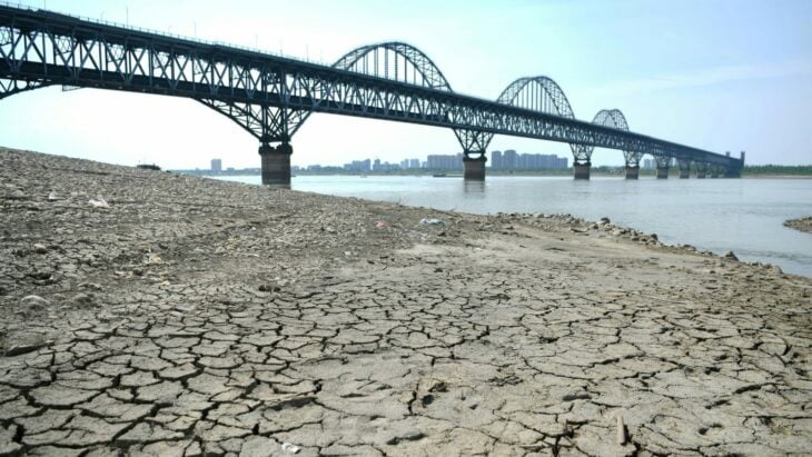 Fotografía muestra la sequía del Río Yangtze en China 