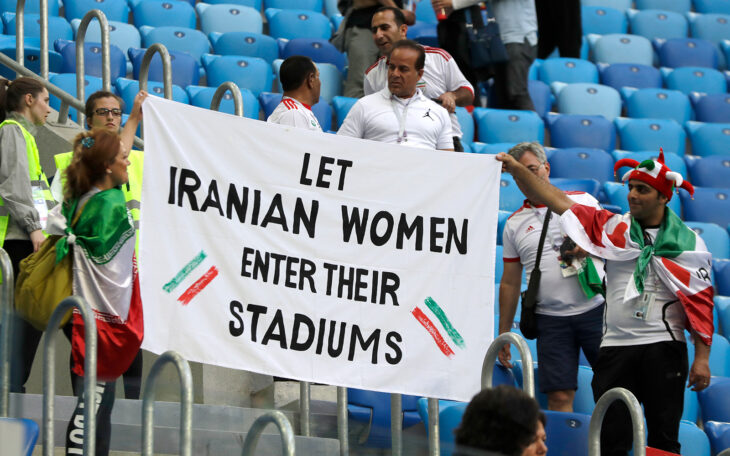 Irán permite a mujeres asistir a un partido de fútbol de la liga local