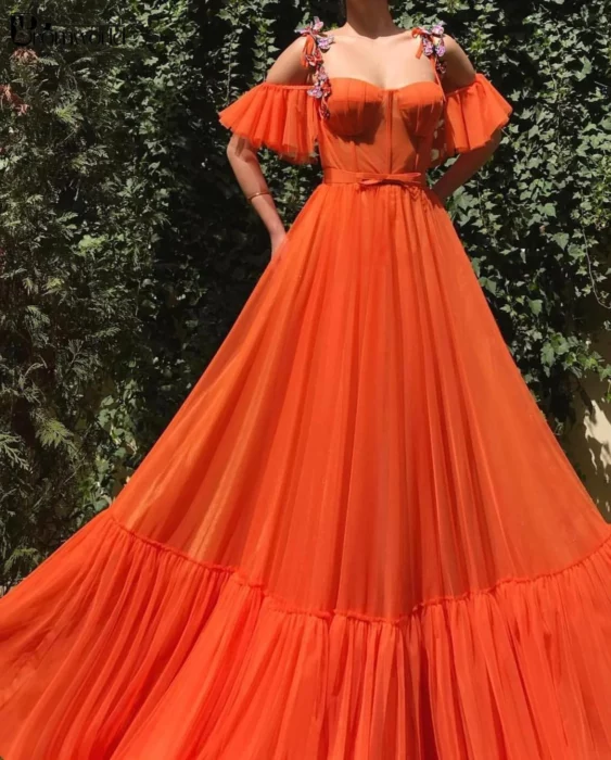 13 Vestidos naranjas que te harán ver como una princesa