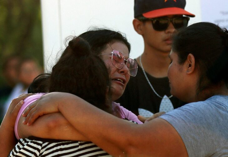 Familiares de mineros quedan atrapados en una mina de carbón, en Sabinas, Coahuila