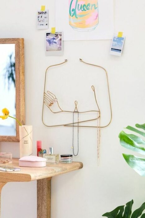 artistic jewelry organizer