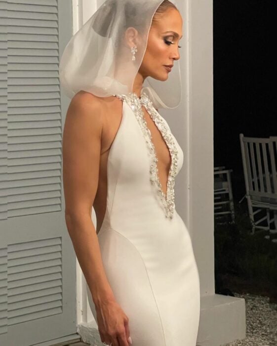 Jennifer Lopez con vestido de novia