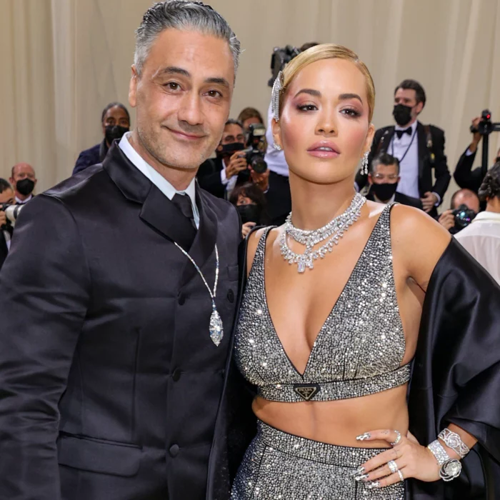 ¡Taika Waititi y Rita Ora se casaron en secreto!