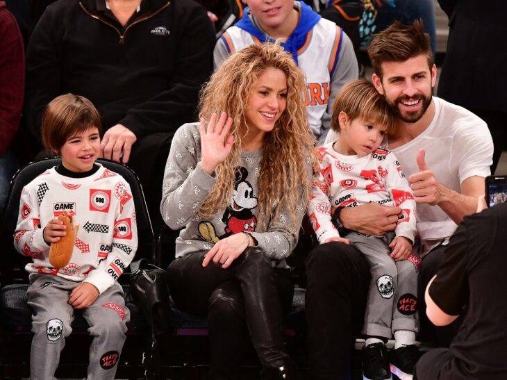 Photograph of Shakira and Gerard Piqué with their two children Sasha and Milan 