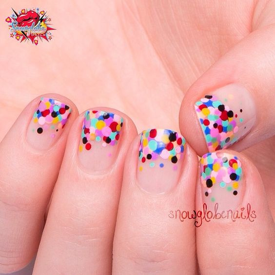 uñas confeti colores