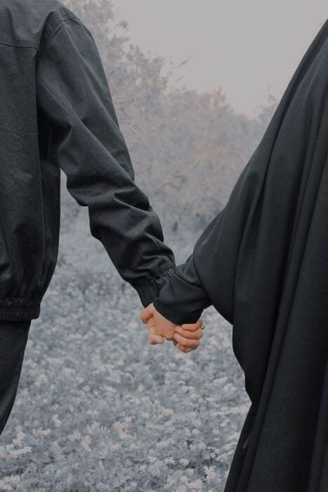 pareja musulman de la mano
