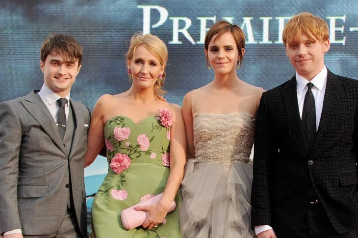 Daniel Radcliffe, Emma Watson, Rupert Grint. y J.K Rowling
