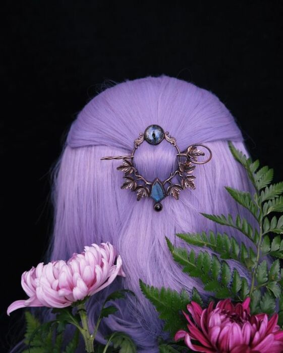 blue gems;  16 Brooches that will give an ultra dark touch to your style