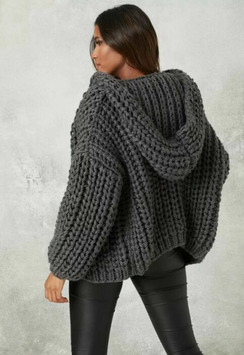 gris; 13 Chunky cardigans que merecen un espacio en tu armario