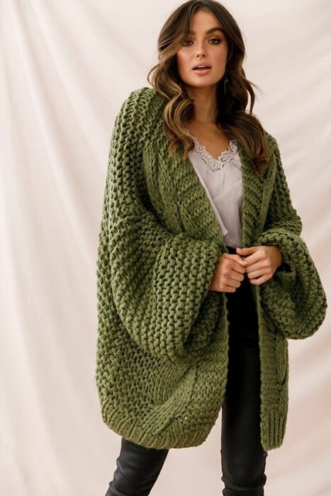 verde olivo; 13 Chunky cardigans que merecen un espacio en tu armario