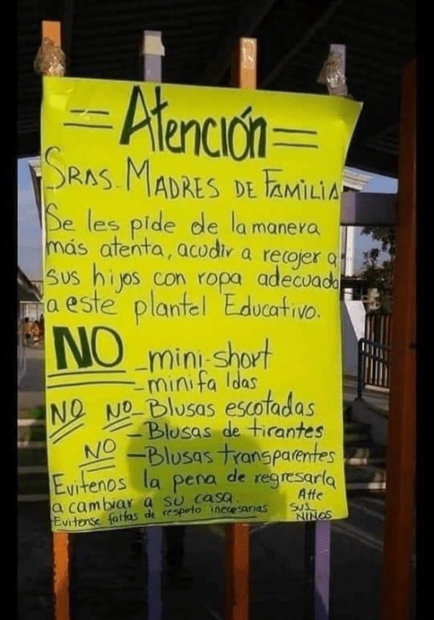 cartel en escuela primaria