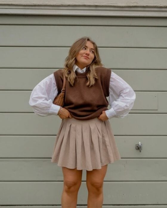 vest with brown skirt; Ideas to wear vests and not look like grandpa