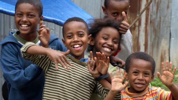 niños sonriendo 