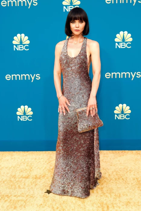 Christina Ricci; Los mejores looks de alfombra roja en los premios Emmy 2022 