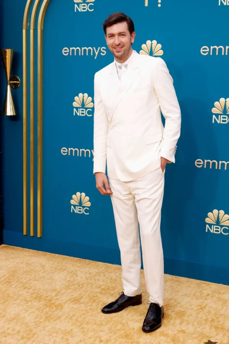 Nicholas Braun; Los mejores looks de alfombra roja en los premios Emmy 2022 