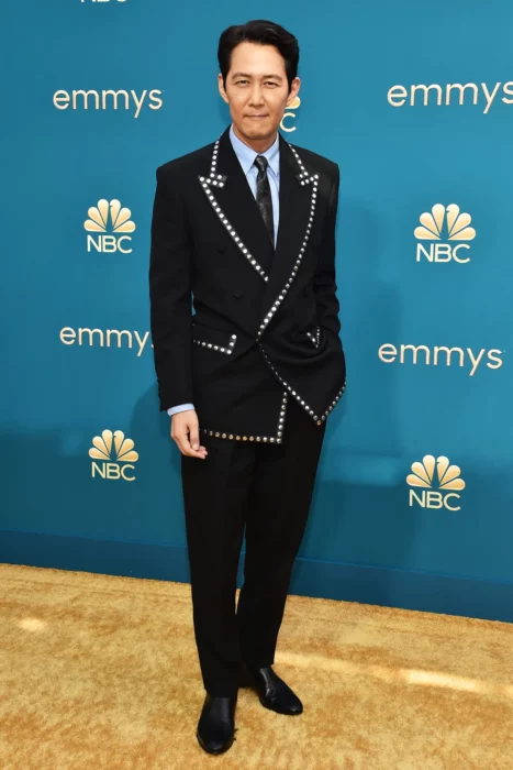 Lee Jung-jae; Los mejores looks de alfombra roja en los premios Emmy 2022 