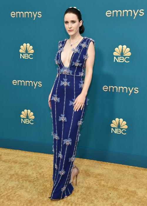 Rachel Brosnahan; Los mejores looks de alfombra roja en los premios Emmy 2022 