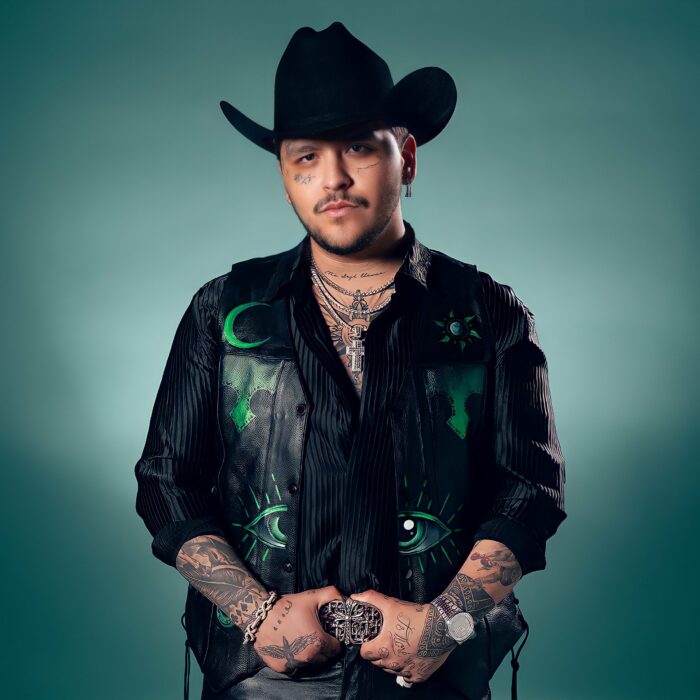 Imagen de Christian Nodal en su promoción de su tema Ya no somos ni seremos 